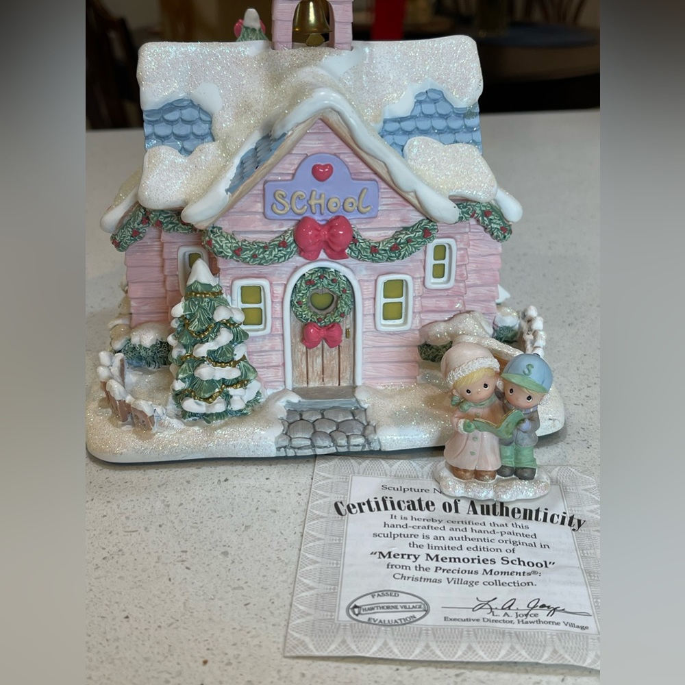 2001 Hawthorne Village Precious Moments MERRY MEMORIES SCHOOL Lighted Village